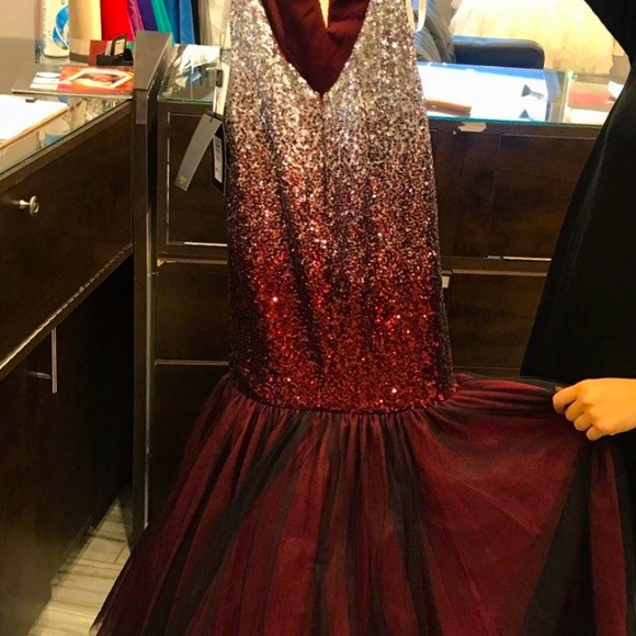 Formal dress/Prom - Picture 3 of 3